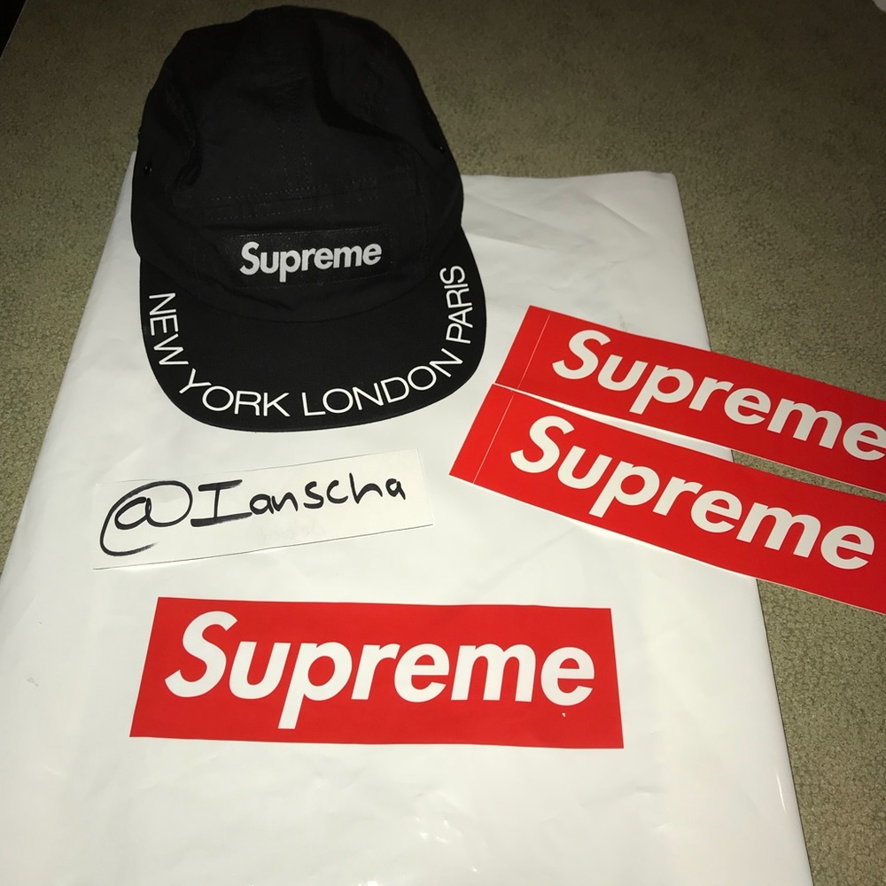 **SOLD** Supreme black classic visor print cap